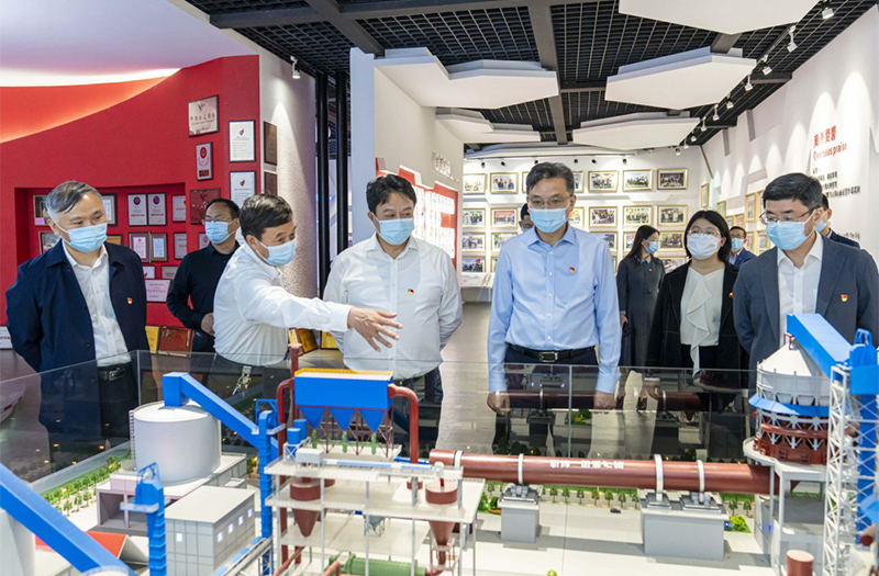 南通市委常委、組織部部長(zhǎng)封春晴率隊(duì)赴江蘇鵬飛集團(tuán)調(diào)研